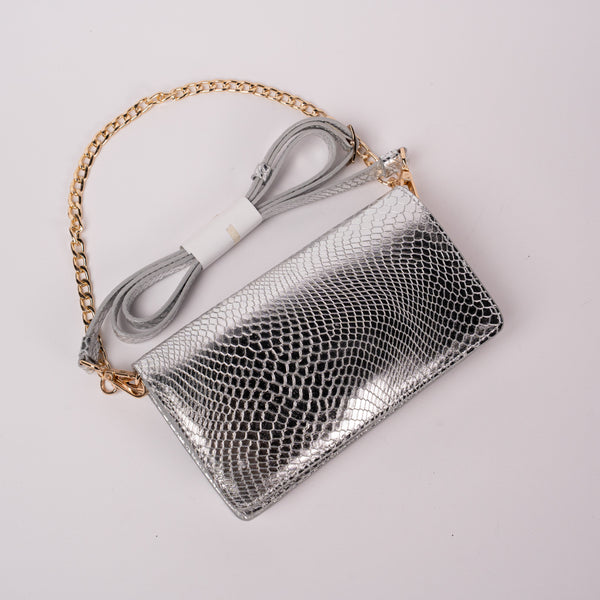 Bolso Sobre Cuero Plateado Folia