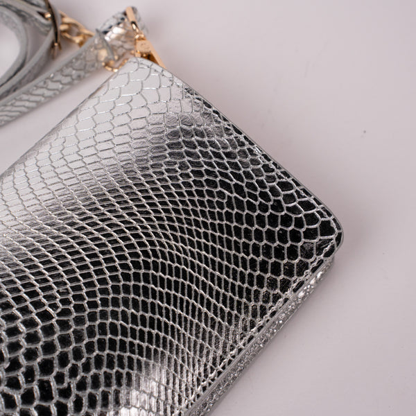 Bolso Sobre Cuero Plateado Folia