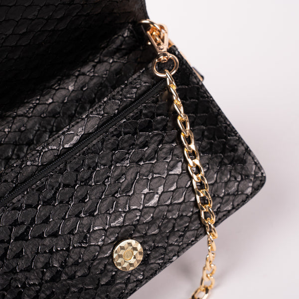 Bolso Sobre Cuero Negro