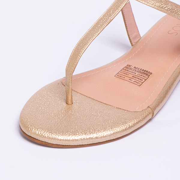 Sale Sandalias Oro Tres Puntadas